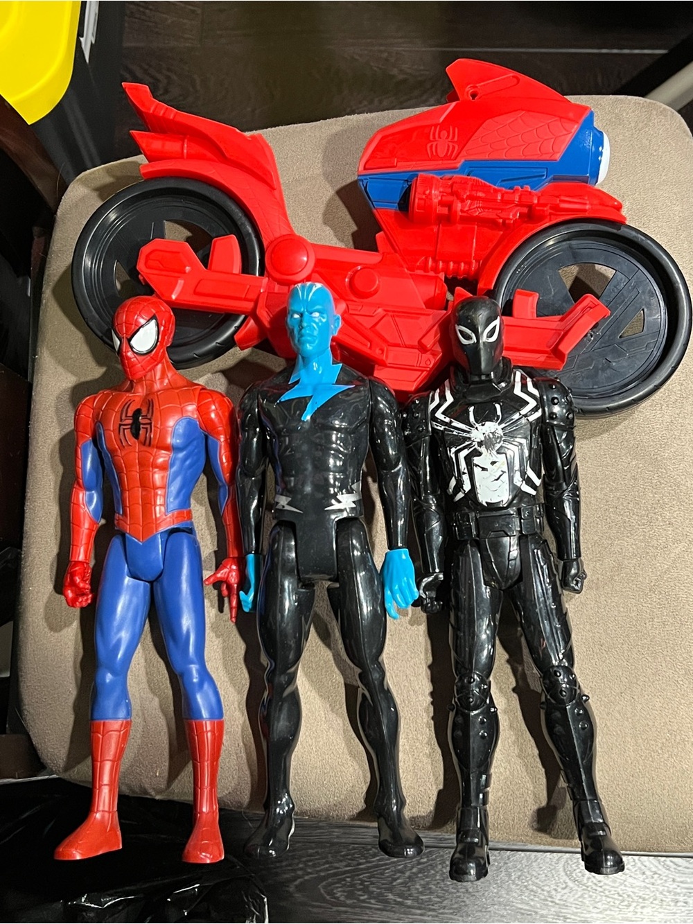 Marvel lot of 4 figure Spider-Man w/ motorcycle & Electro & Agent Venom 12”